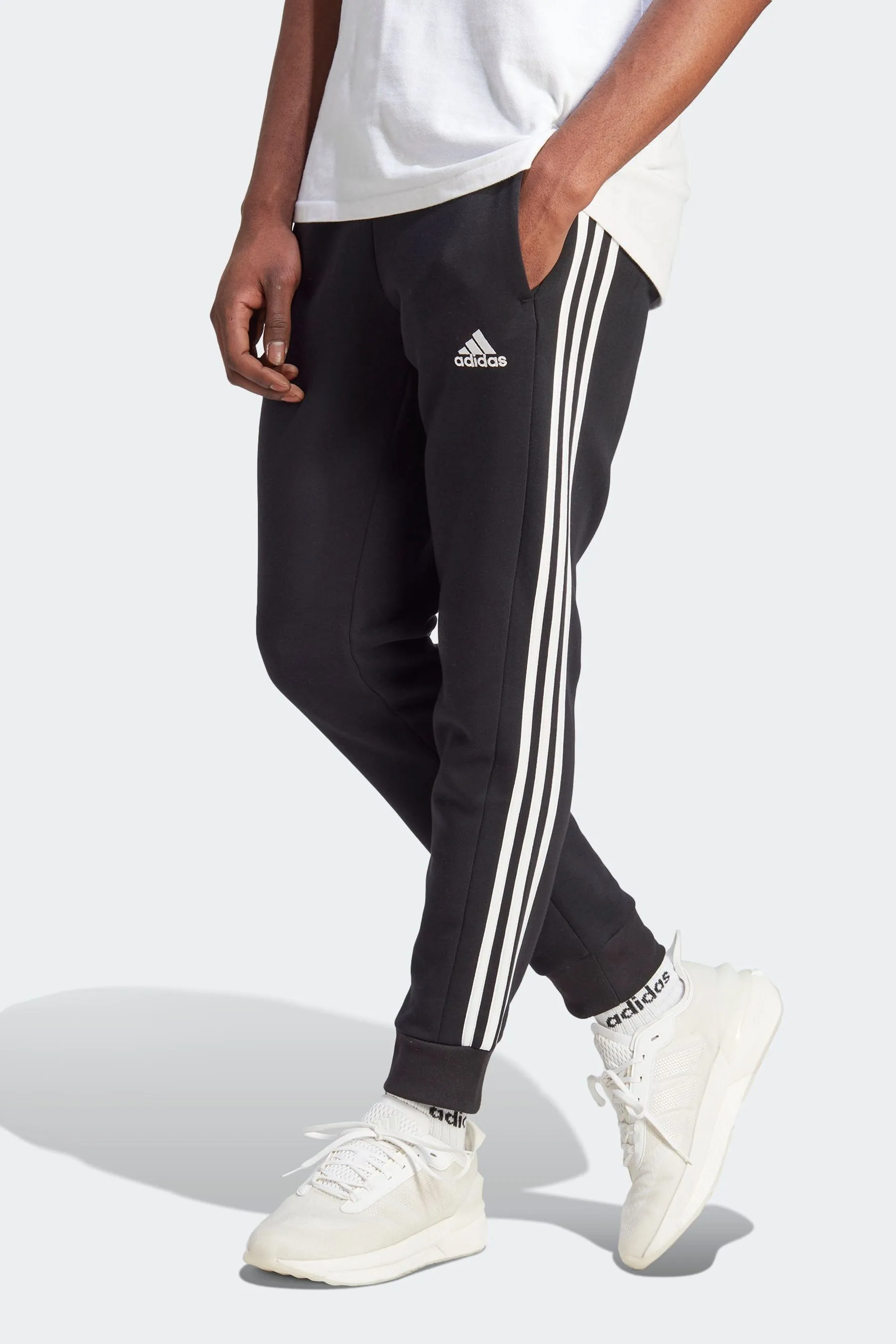 Adidas Must-have - Pantaloni da jogging in pile stretti in fondo con 3 strisce