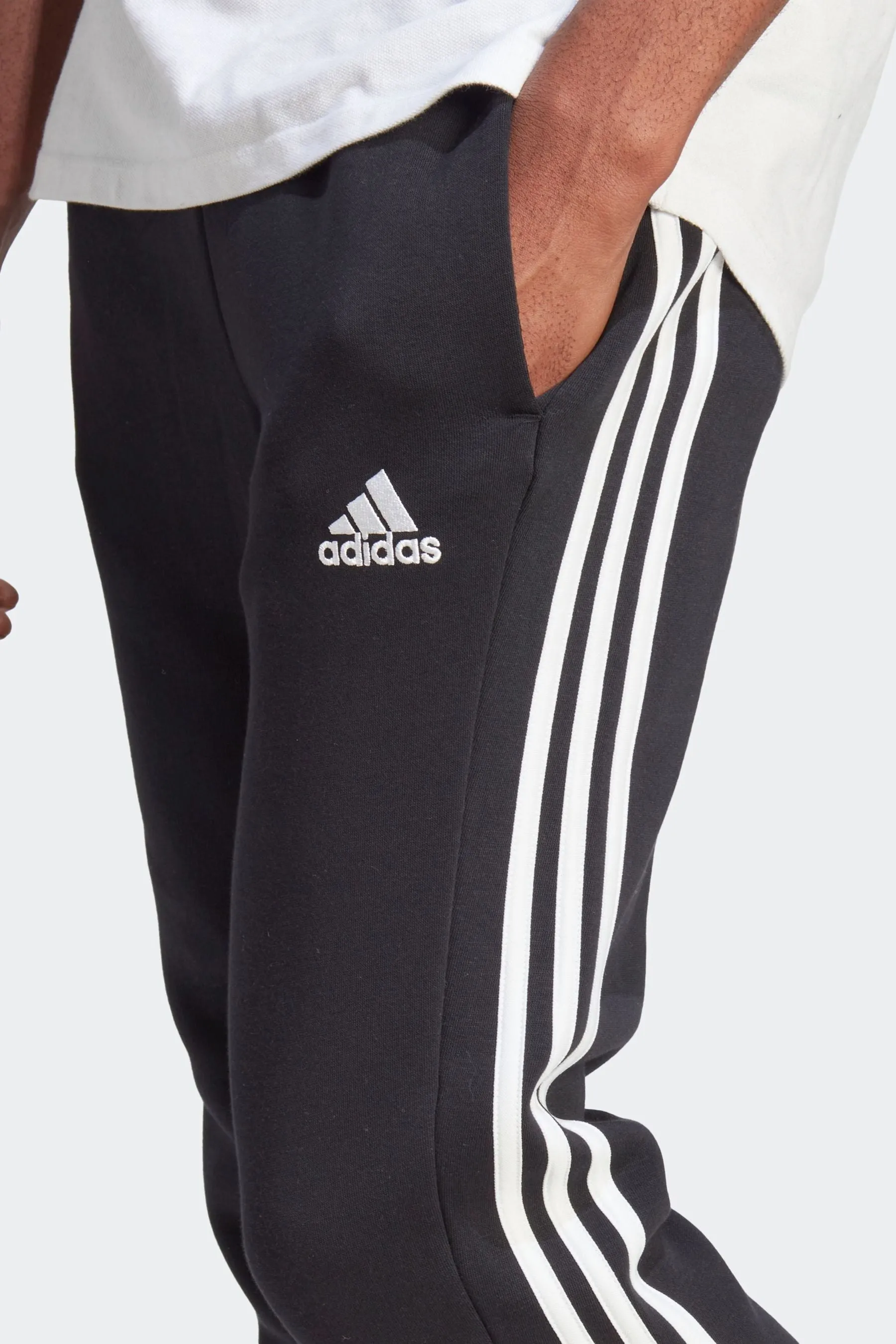 Adidas Must-have - Pantaloni da jogging in pile stretti in fondo con 3 strisce