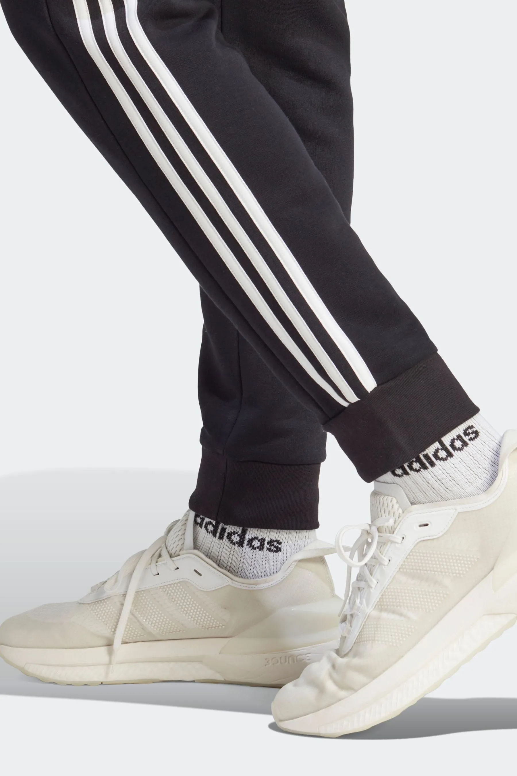 Adidas Must-have - Pantaloni da jogging in pile stretti in fondo con 3 strisce