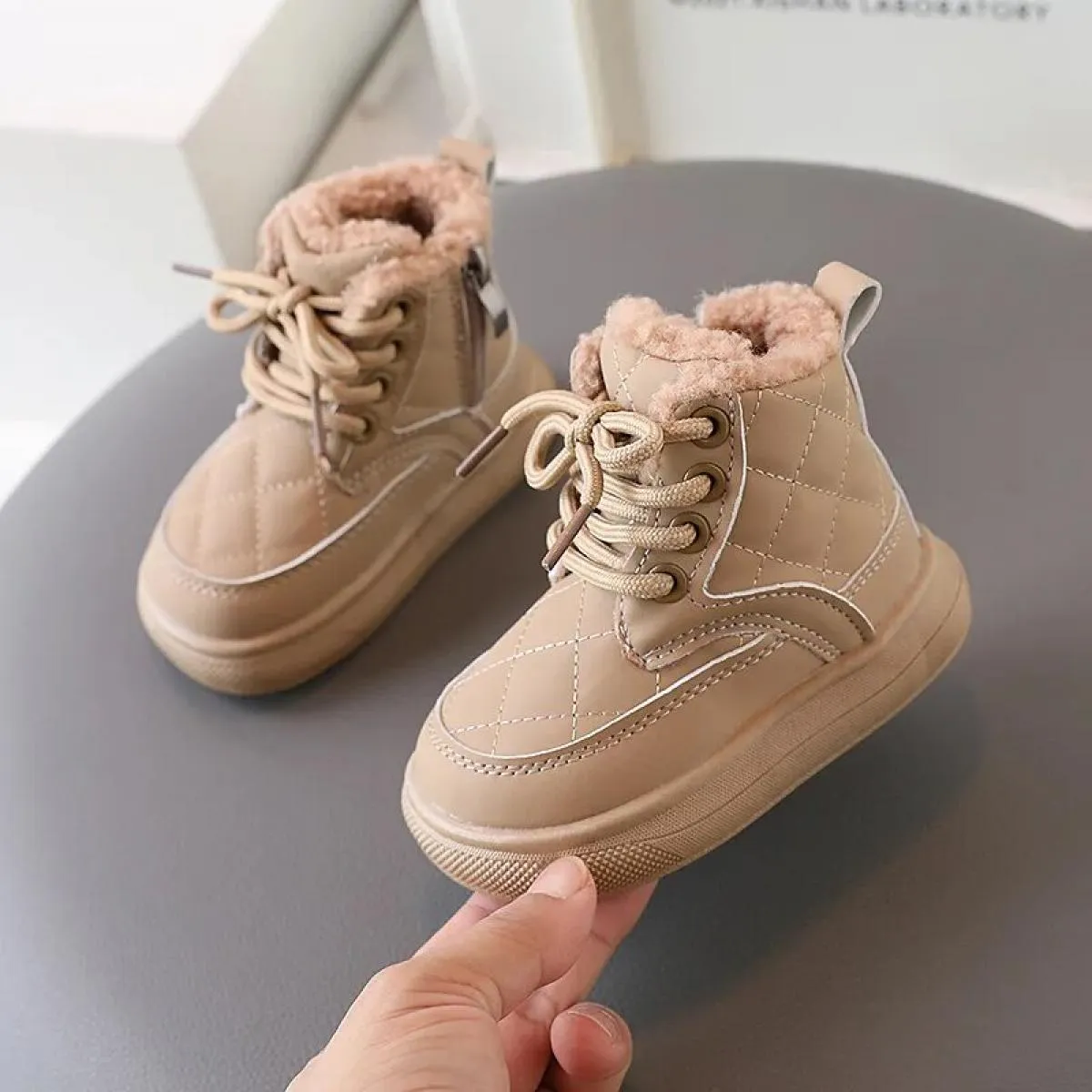 Nuovi stivali da neve per bambini per ragazze dei ragazzi 2024 inverno caldo impermeabile scarpe di cotone per bambini sneakers
