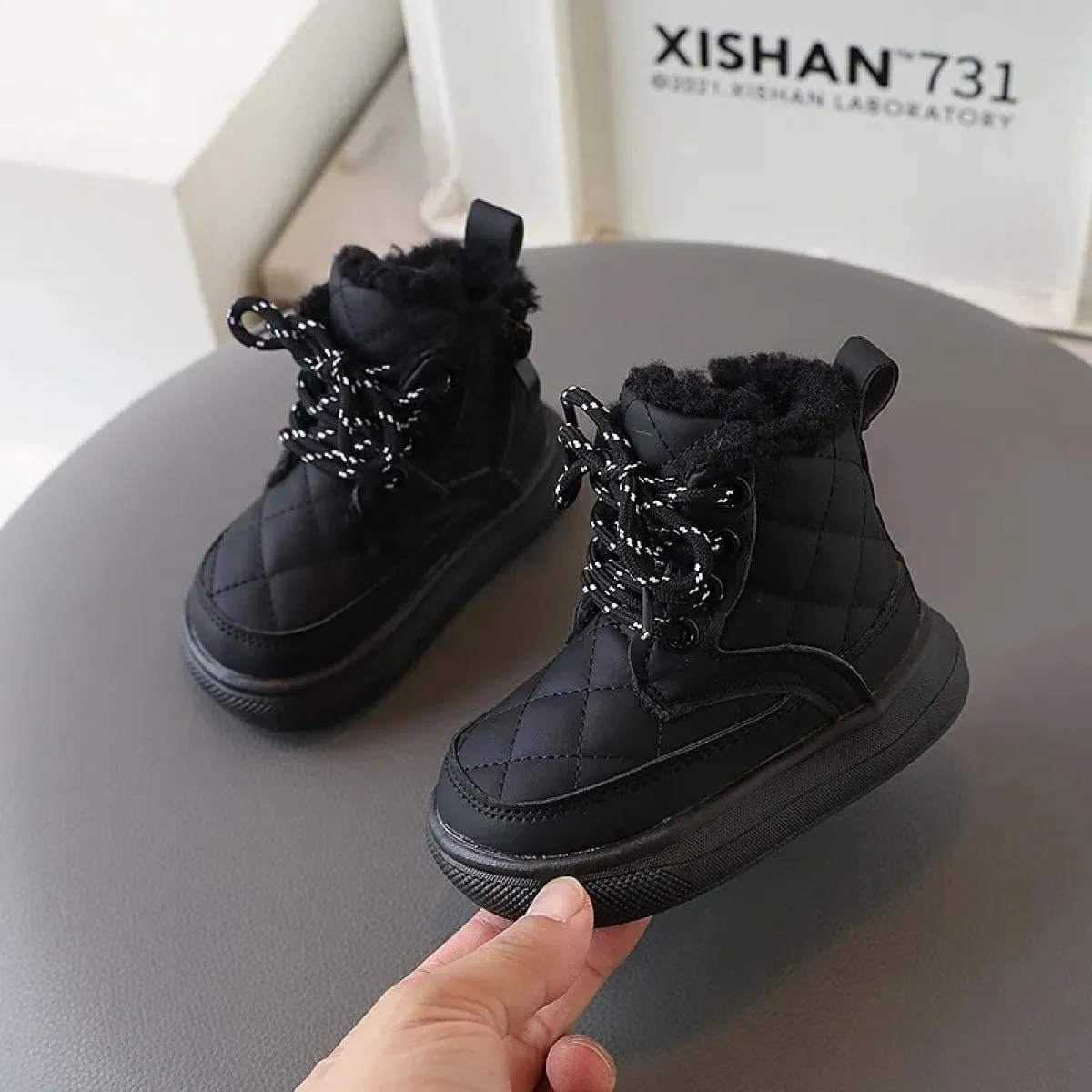 Nuovi stivali da neve per bambini per ragazze dei ragazzi 2024 inverno caldo impermeabile scarpe di cotone per bambini sneakers