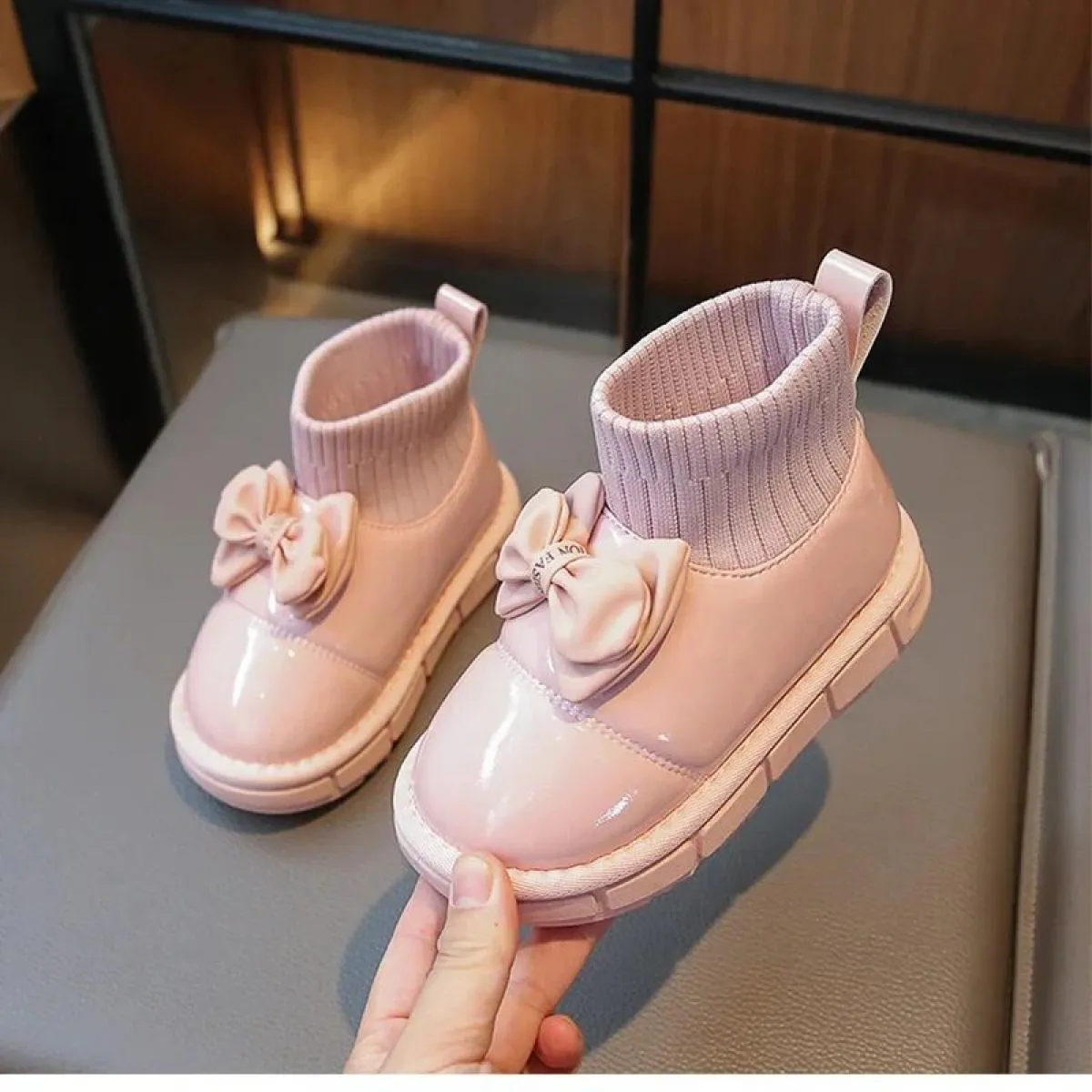 Nuovo 2024 Stivali da neve per ragazza Peluche per bambini Scarpe invernali per bambini Bowknot Pu Scarpe in pelle Antiscivolo P