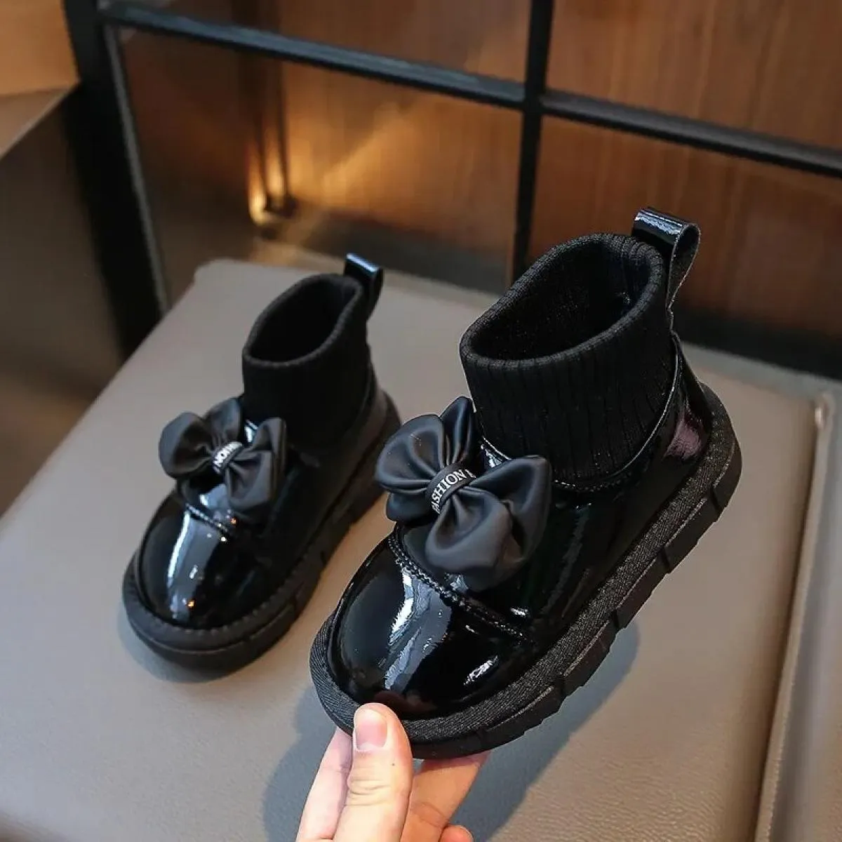 Nuovo 2024 Stivali da neve per ragazza Peluche per bambini Scarpe invernali per bambini Bowknot Pu Scarpe in pelle Antiscivolo P