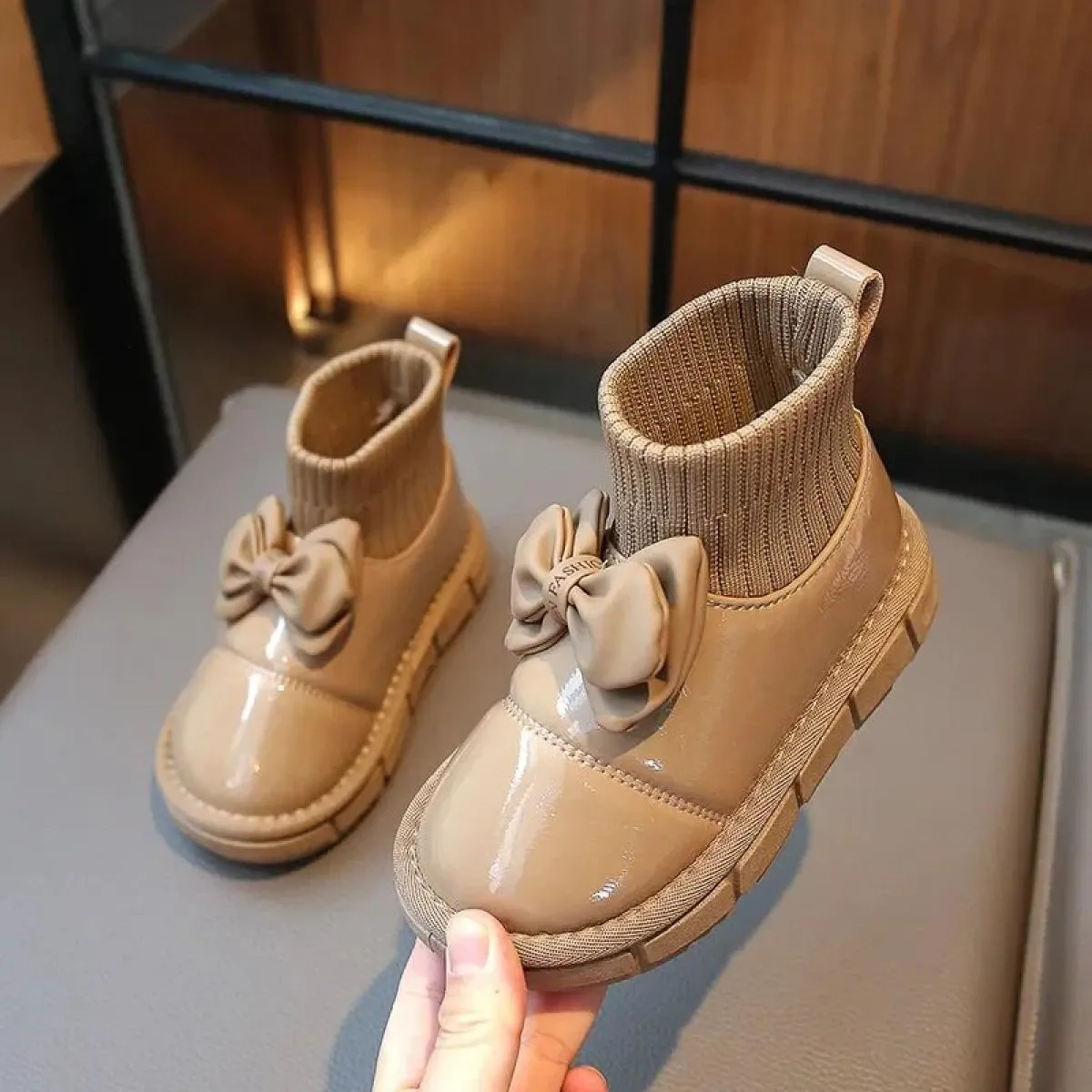 Nuovo 2024 Stivali da neve per ragazza Peluche per bambini Scarpe invernali per bambini Bowknot Pu Scarpe in pelle Antiscivolo P