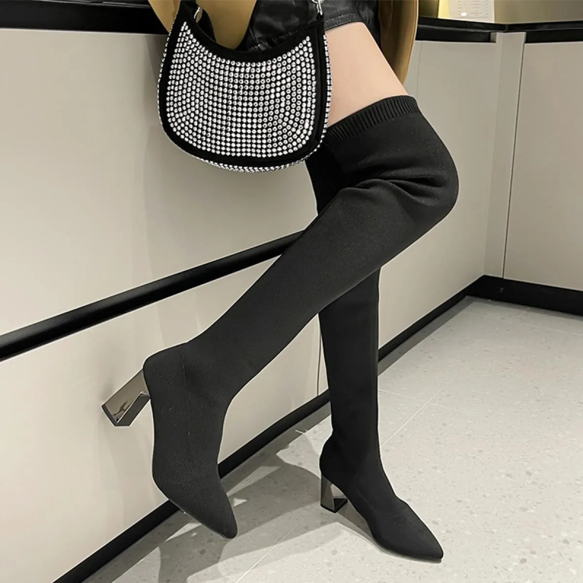 Stivali da moto da tennis in maglia da donna stivali sopra il ginocchio scarpe con tacco medio 2023 inverno nuova tendenza pompe
