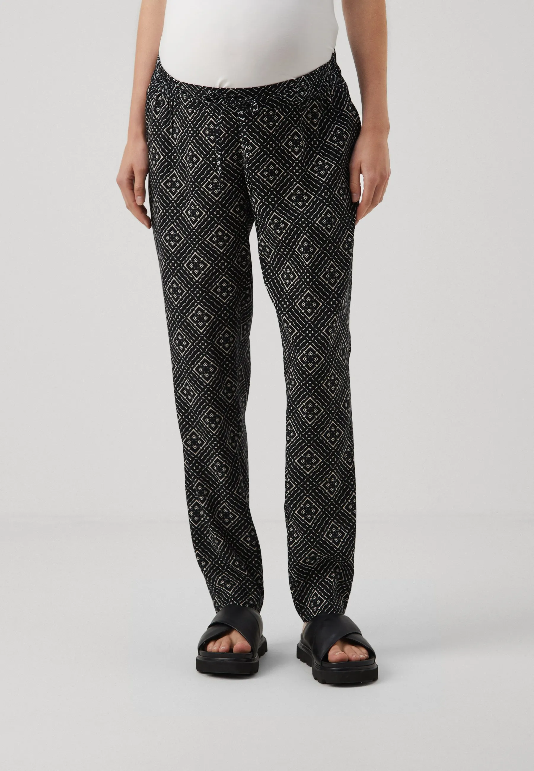 VMMEASY LOOSE PANTS  - Pantaloni
