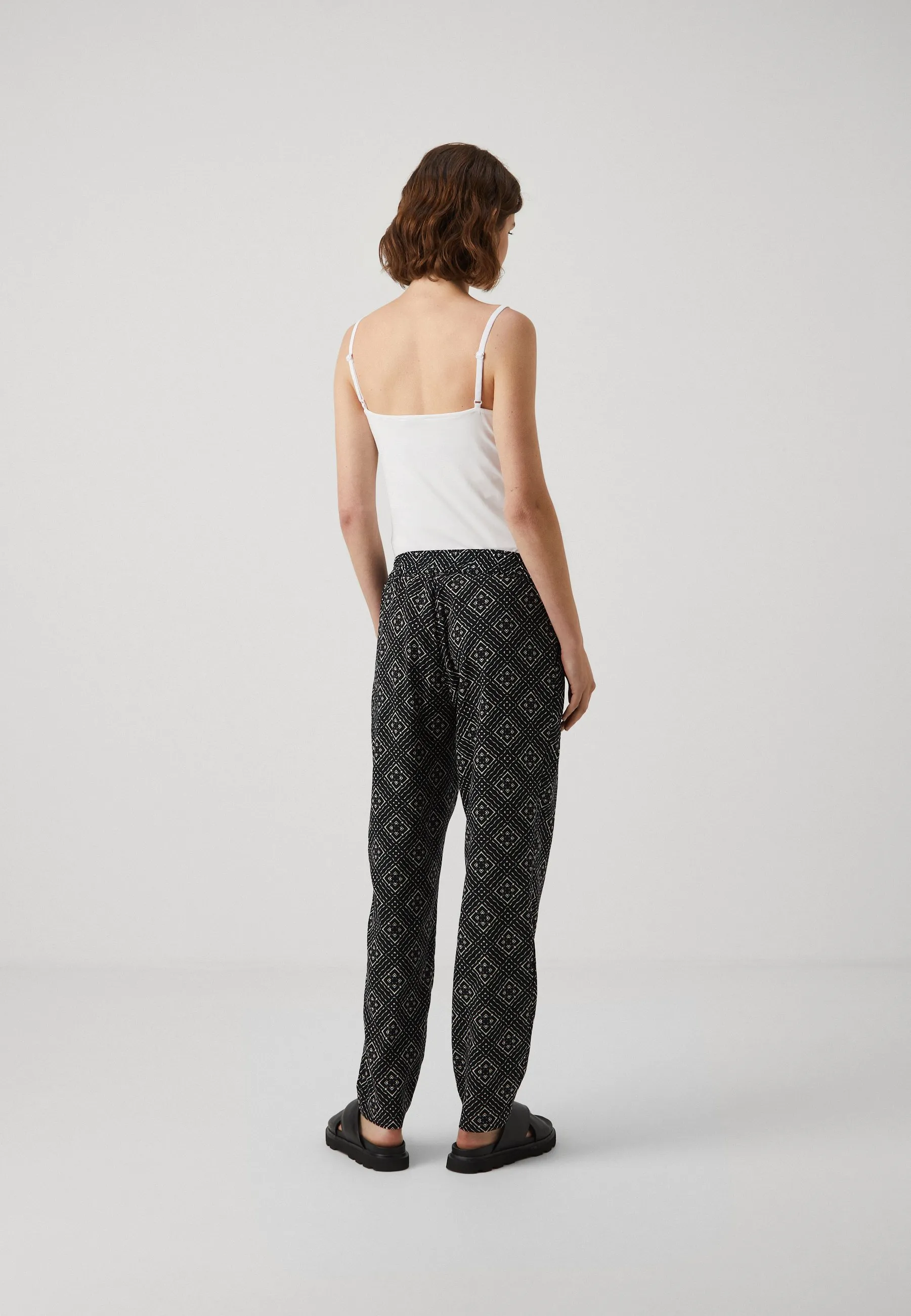 VMMEASY LOOSE PANTS  - Pantaloni